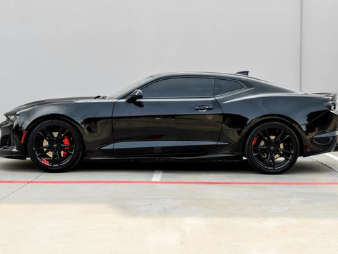 Used 2021 Chevrolet Camaro LT RWD image 5