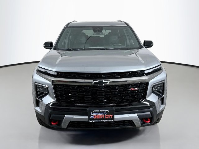 Used 2025 Chevrolet Traverse Z71 AWD/4WD image 2