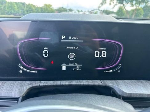 Certified 2024 Kia Telluride EX w/ EX Captain's Chair Package AWD/4WD image 11