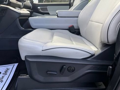 Used 2025 Ford Expedition Max Platinum w/ Platinum Ultimate Package AWD/4WD image 22