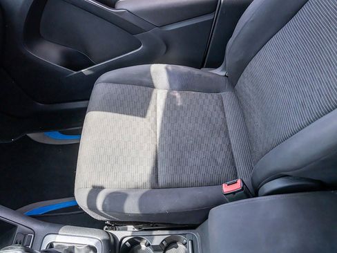 Used 2013 Volkswagen Tiguan S image 29