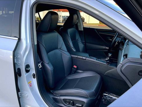 Used 2019 Lexus ES 300h image 8