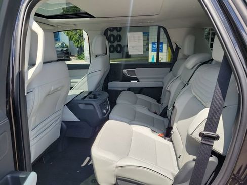 Certified 2025 Ford Expedition Platinum w/ Platinum Ultimate Package AWD/4WD image 21