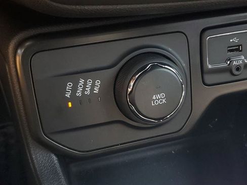 Certified 2022 Jeep Renegade Altitude AWD/4WD image 33