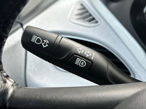 Used 2019 Chevrolet Bolt Premier w/ Infotainment Package image 38