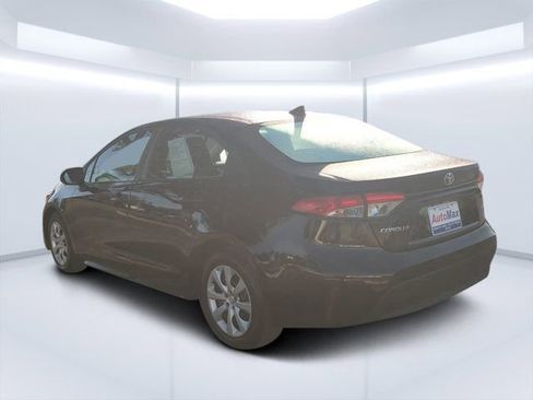Used 2025 Toyota Corolla LE FWD image 5