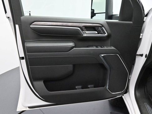 Used 2024 Chevrolet Silverado 2500 LTZ AWD/4WD image 9