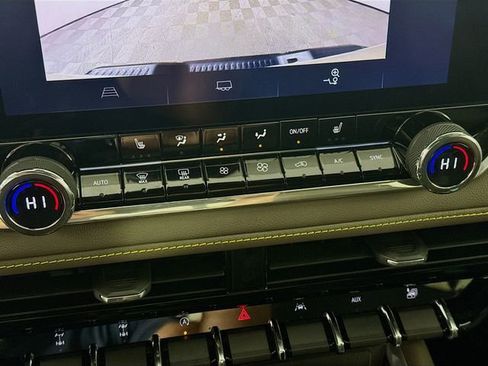 Used 2024 Chevrolet Colorado ZR2 w/ Safety Package image 18