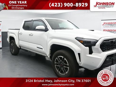 Used 2024 Toyota Tacoma TRD Sport AWD/4WD image 1