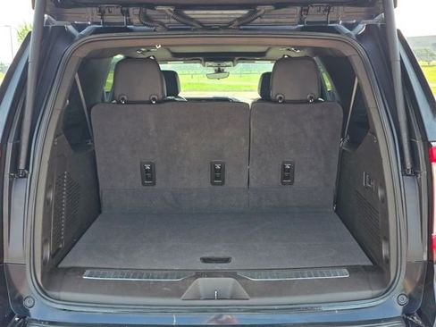 Used 2022 GMC Yukon XL Denali w/ Denali Premium Package image 32