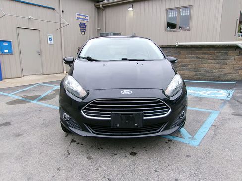 Used 2014 Ford Fiesta SE w/ Equipment Group 201A FWD image 3