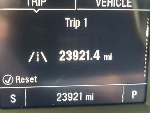 Used 2024 Chevrolet Trax RS image 24