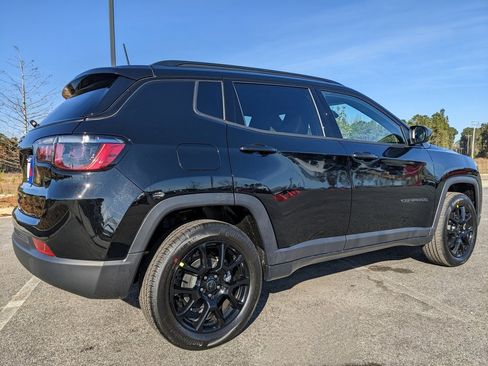 New 2026 Jeep Compass Latitude image 18