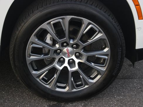 Used 2025 GMC Yukon XL Denali image 42