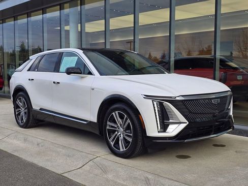 Certified 2024 Cadillac Lyriq Luxury w/ LPO, Floor Liner Package image 7