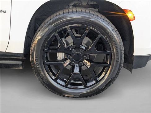 Used 2021 Chevrolet Suburban High Country w/ Premium Package image 22