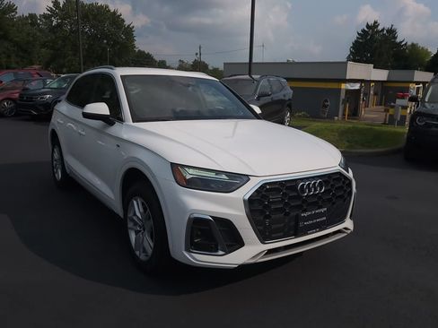 Used 2023 Audi Q5 2.0T Premium w/ Convenience Package AWD/4WD image 2