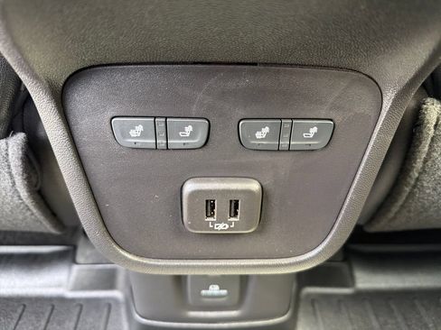 Used 2024 Chevrolet Equinox Premier AWD/4WD image 22