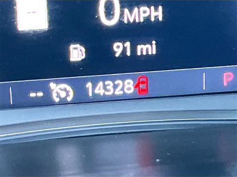 Used 2023 Chevrolet Traverse RS image 12