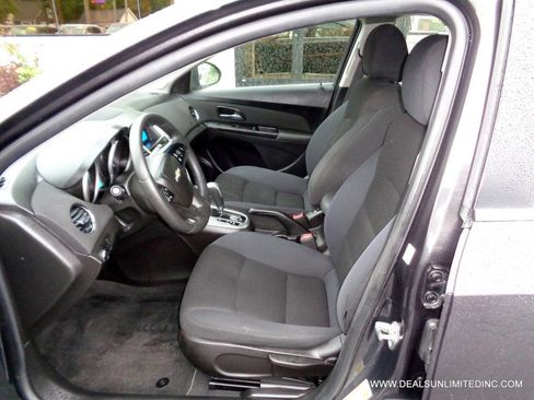 Used 2016 Chevrolet Cruze LT FWD image 9