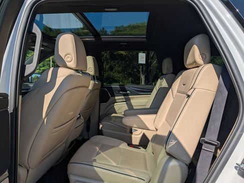 Used 2022 Cadillac Escalade Premium Luxury w/ Performance Package AWD/4WD image 11