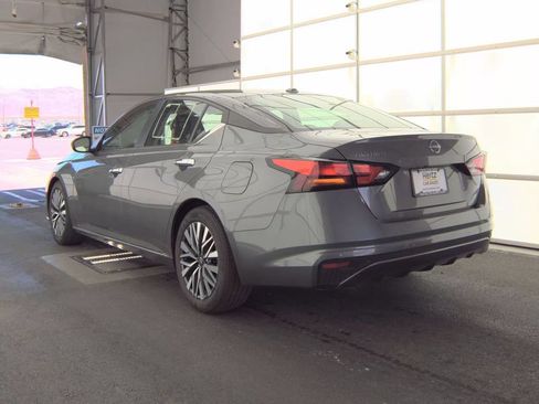 Used 2025 Nissan Altima 2.5 SV FWD image 37