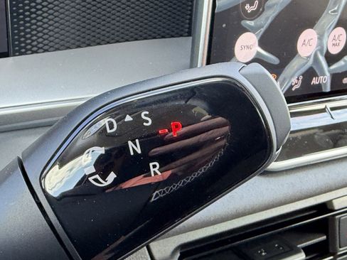 New 2026 Volkswagen Tiguan SE image 24