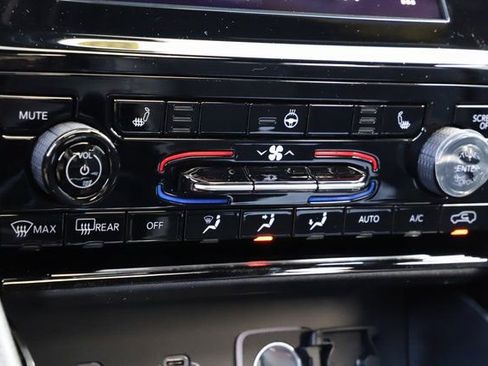 New 2025 Jeep Grand Cherokee Altitude image 28