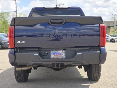 Used 2022 Toyota Tundra SR5 w/ SR5 Convenience Package AWD/4WD image 16