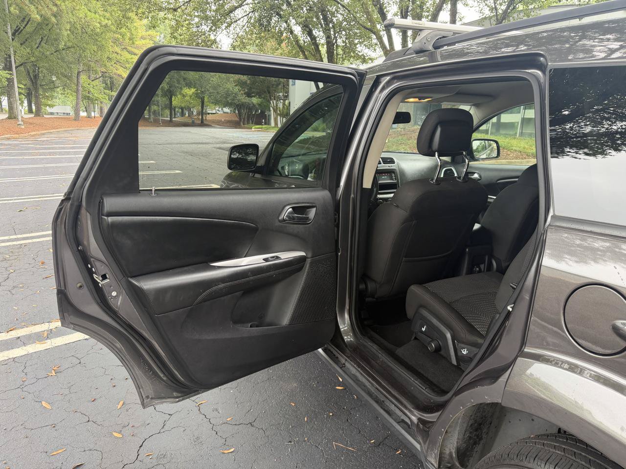 Used 2020 Dodge Journey SE w/ Blacktop Package FWD image 12