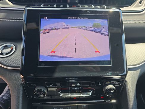 Used 2024 Jeep Grand Cherokee Altitude image 26