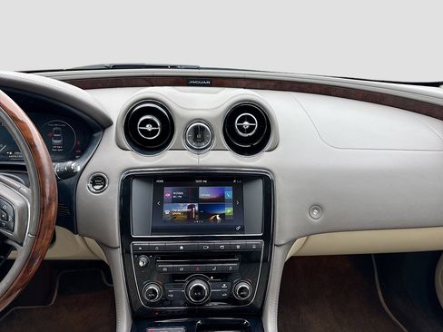 Used 2017 Jaguar XJ L Portfolio image 19