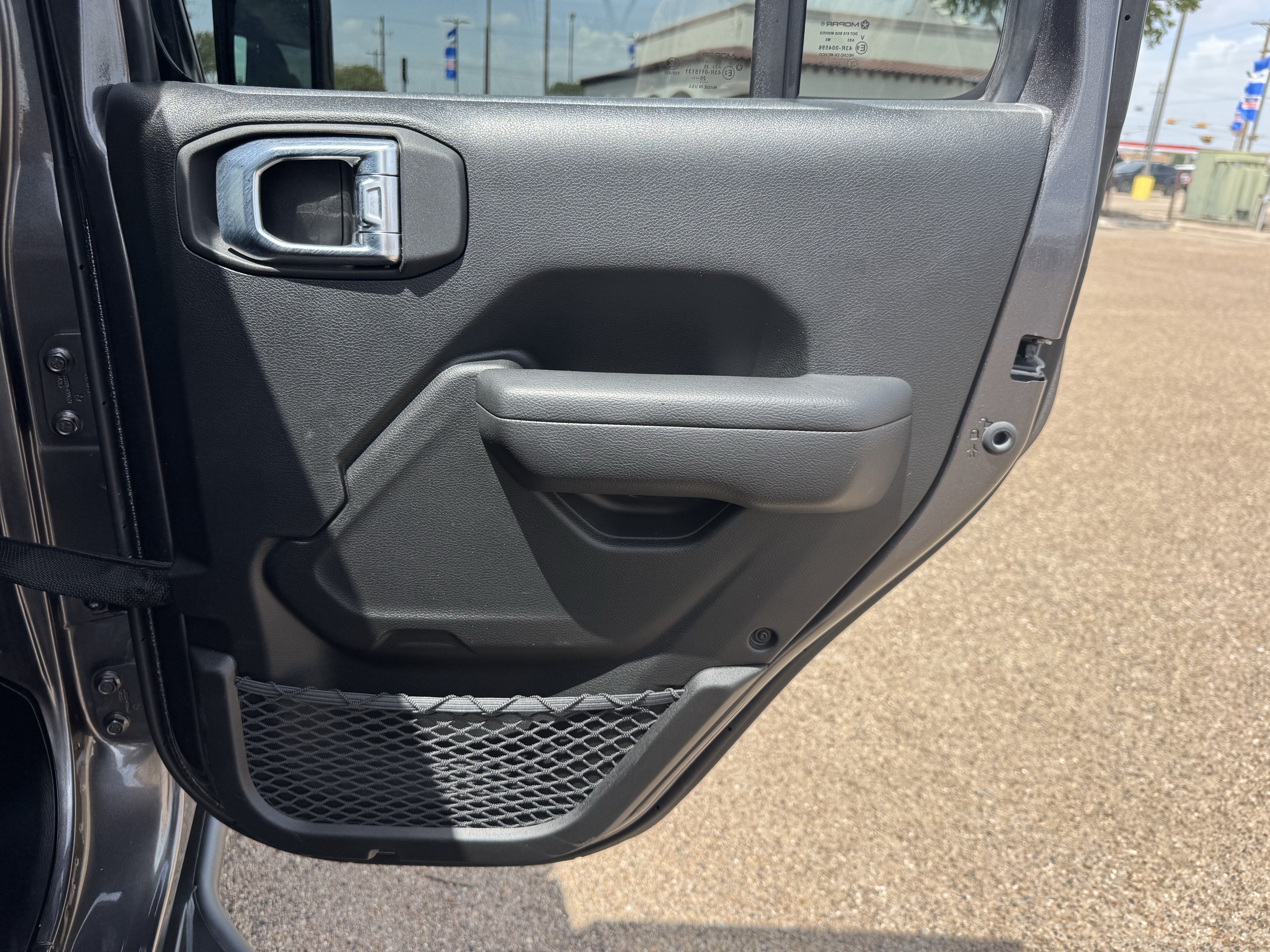 Used 2025 Jeep Gladiator Mojave AWD/4WD image 30
