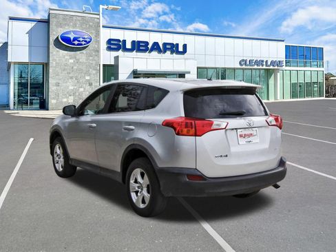 Used 2015 Toyota RAV4 LE FWD image 4