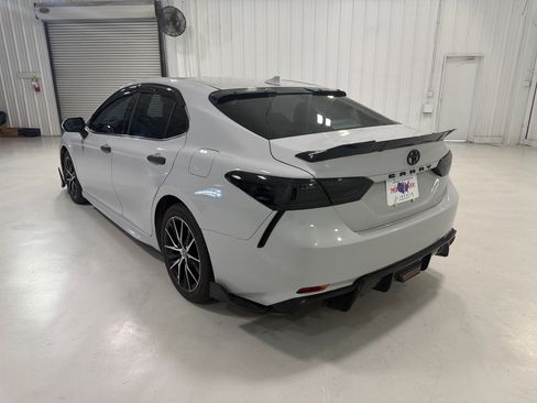 Used 2023 Toyota Camry SE w/ Convenience Package FWD image 3