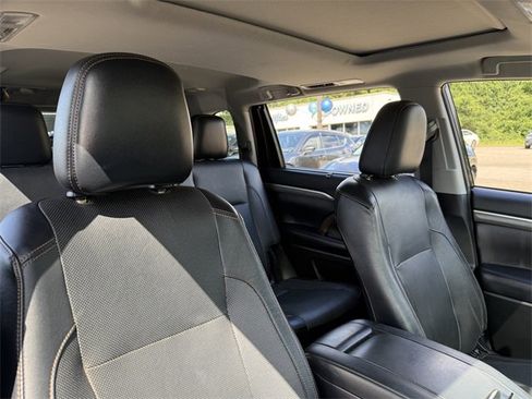 Used 2019 Toyota Highlander Limited image 23