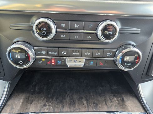 Used 2021 Ford F150 Lariat w/ Equipment Group 502A High image 30