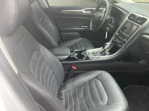 Used 2016 Ford Fusion SE w/ Equipment Group 202A FWD image 10