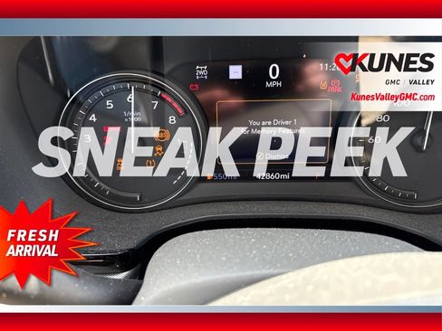 Used 2021 Cadillac XT5 Premium Luxury AWD/4WD image 2