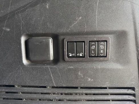 Used 2023 Chevrolet Suburban Premier AWD/4WD image 47