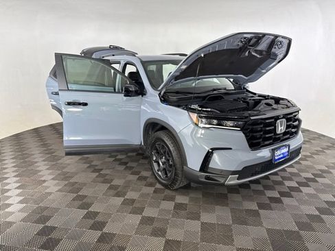 Certified 2024 Honda Pilot TrailSport image 16