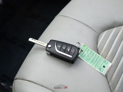 Used 2021 Toyota Camry SE FWD image 45