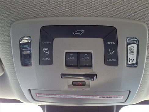 Used 2024 Toyota Sienna XLE image 17