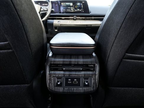 Used 2024 Nissan Ariya AWD image 42