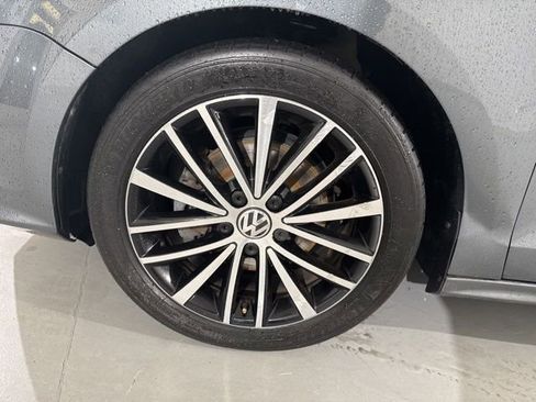 Used 2016 Volkswagen Jetta Sport image 6