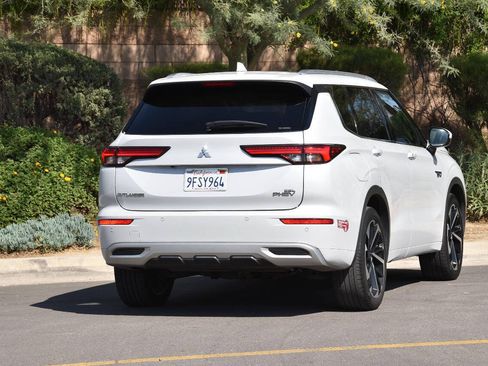 Used 2023 Mitsubishi Outlander SEL AWD/4WD image 22