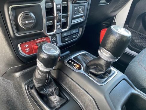 Used 2024 Jeep Wrangler Rubicon image 19