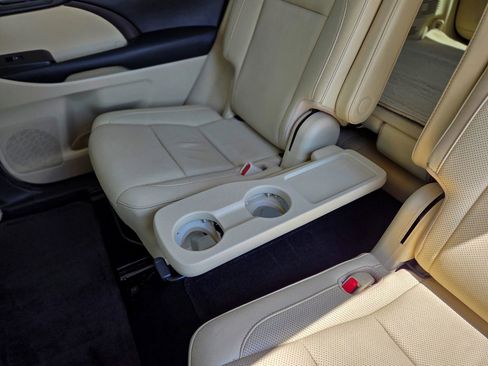 Used 2017 Toyota Highlander Limited Platinum image 14