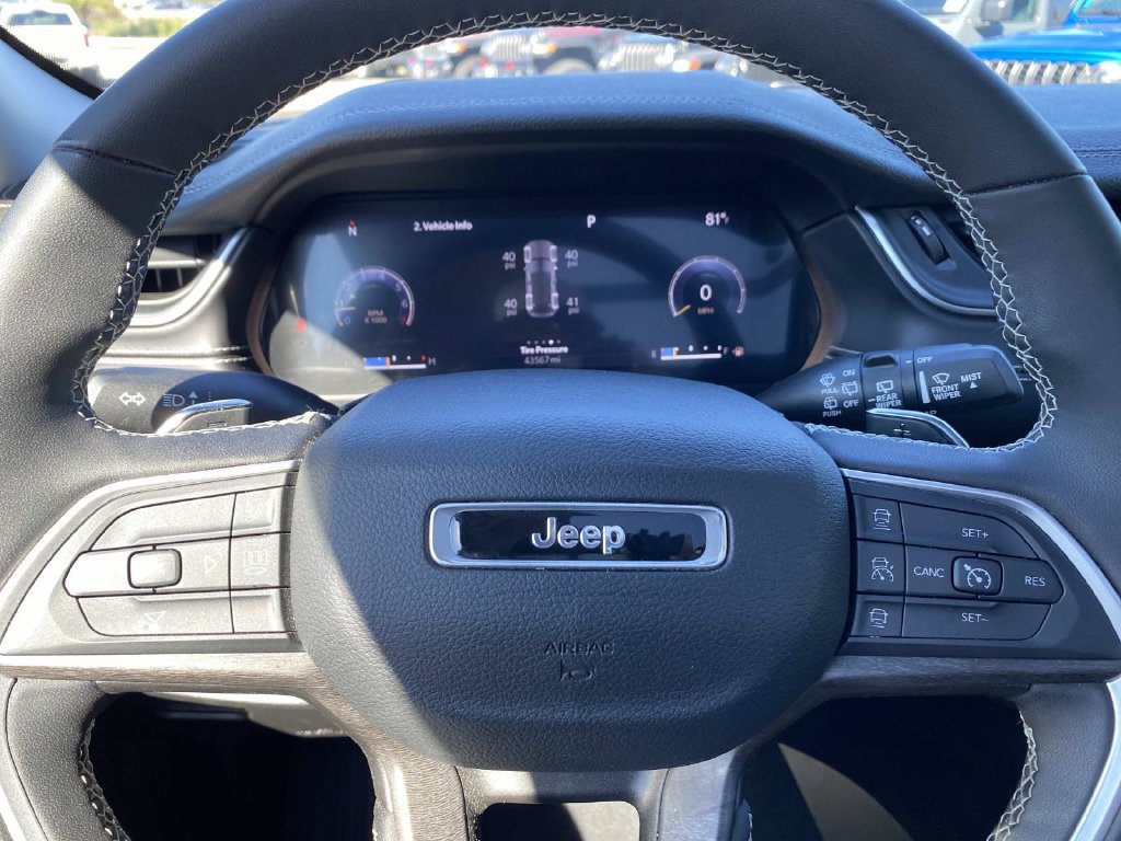 Certified 2023 Jeep Grand Cherokee Limited AWD/4WD image 16