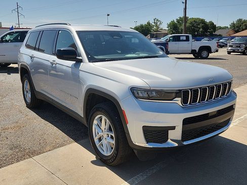 Used 2024 Jeep Grand Cherokee L Laredo AWD/4WD image 4